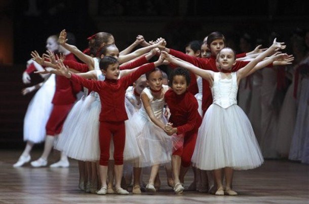 Madia_Vienna-Opera-Ball-2010_Minute-Waltz